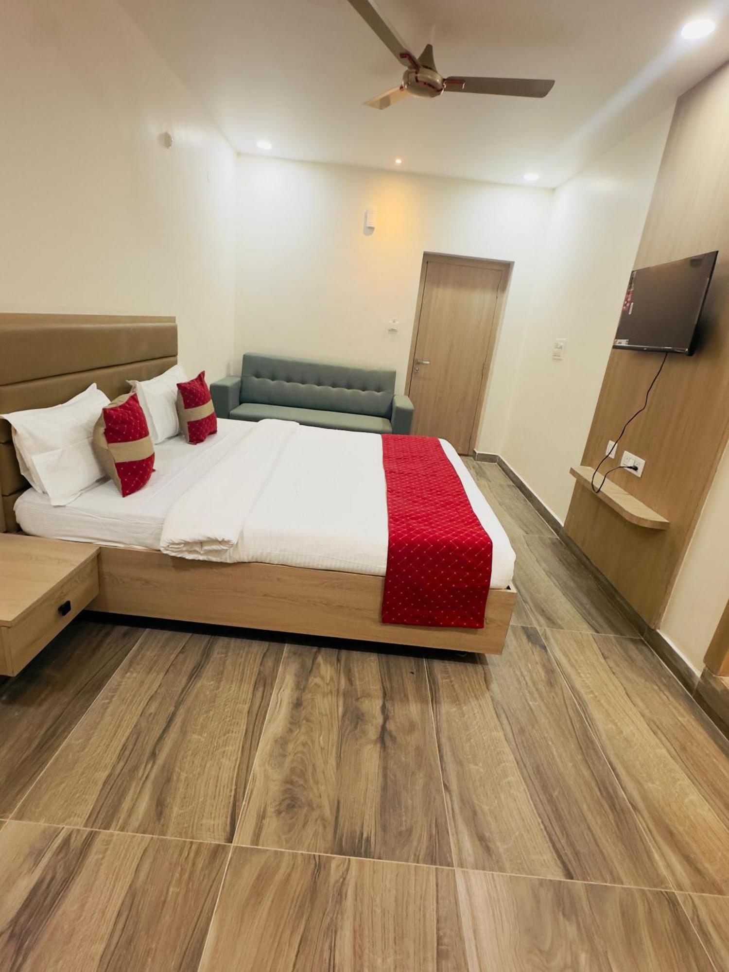 Hotel Raga Karimnagar Room photo