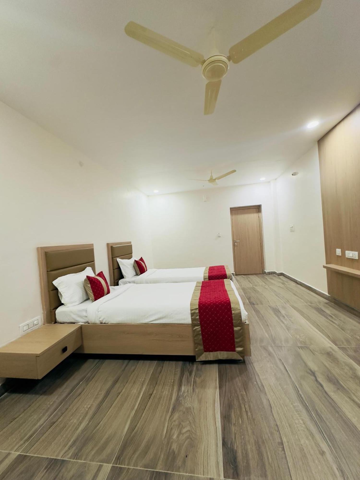 Hotel Raga Karimnagar Exterior photo